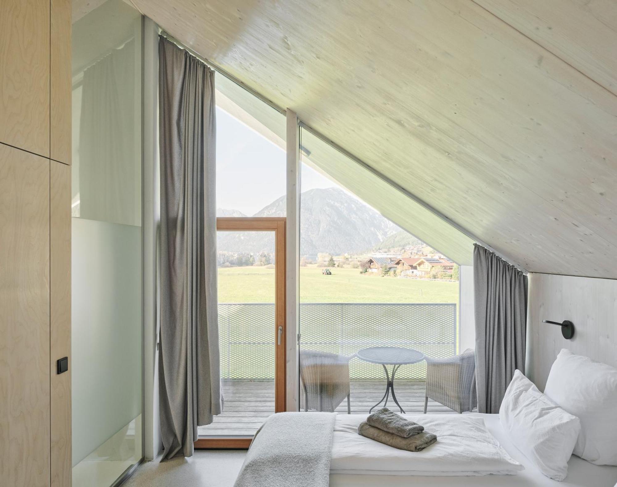 Urban Mountain Chalet With Lake View Maurach  Eksteriør billede